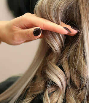 hairdresser-styling-models-hair-(4)